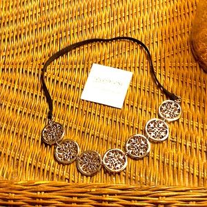 . Good condition pre loved. Can be used as a necklace or headband.